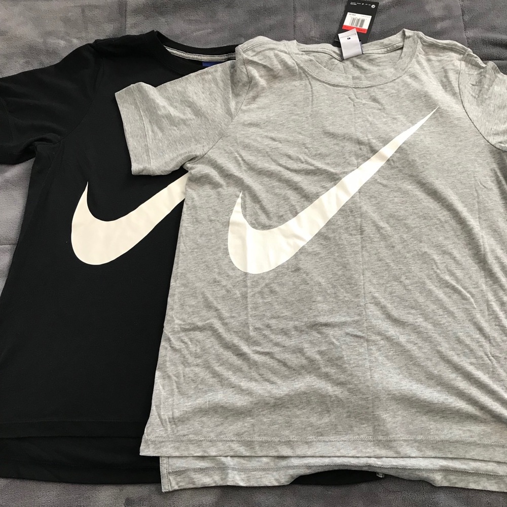 2 PK NIKE WORKOUT TOPS. 1 is BRAND NEW! Size: LRG